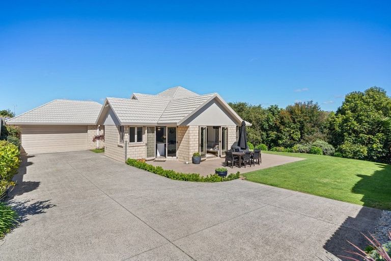 Photo of property in 17 Arrowfield Drive, Pyes Pa, Tauranga, 3112