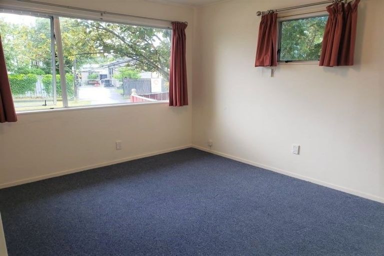 Photo of property in 2 Newton Place, Westbrook, Palmerston North, 4412