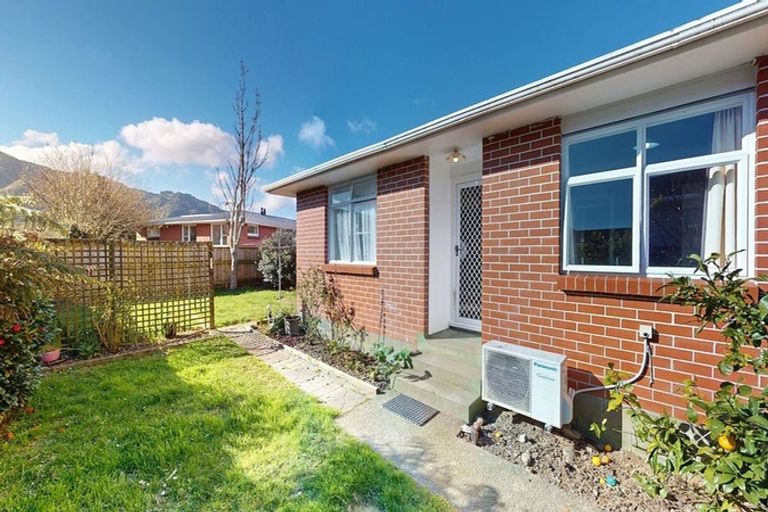 Photo of property in 2/15 Clouston Park Road, Ebdentown, Upper Hutt, 5018