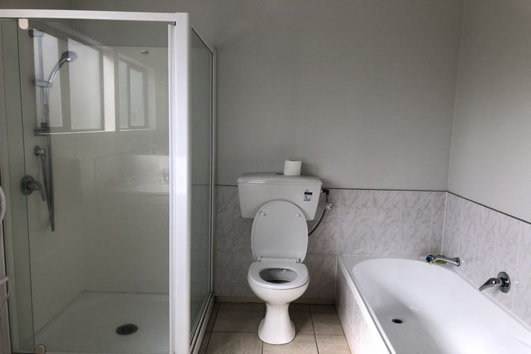 Photo of property in 1/5 Carole Crescent, Pakuranga, Auckland, 2010