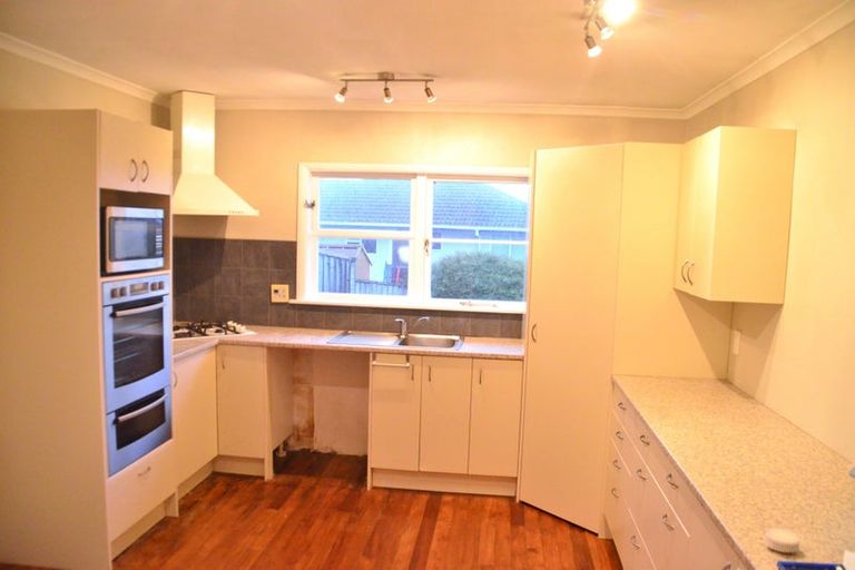 Photo of property in 5 Poto Road, Normandale, Lower Hutt, 5010