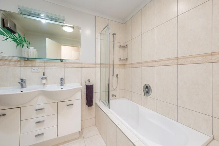 Photo of property in 3 Serrita Avenue, Sunnyhills, Auckland, 2010