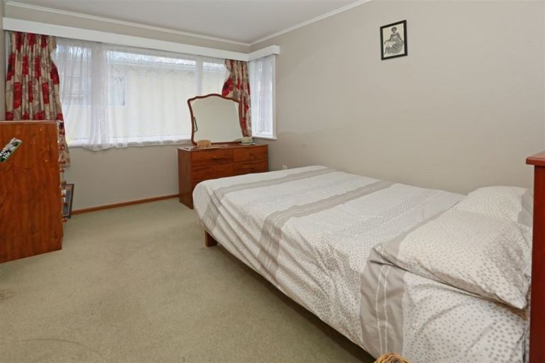 Photo of property in 72 Waimumu Road, Massey, Auckland, 0614