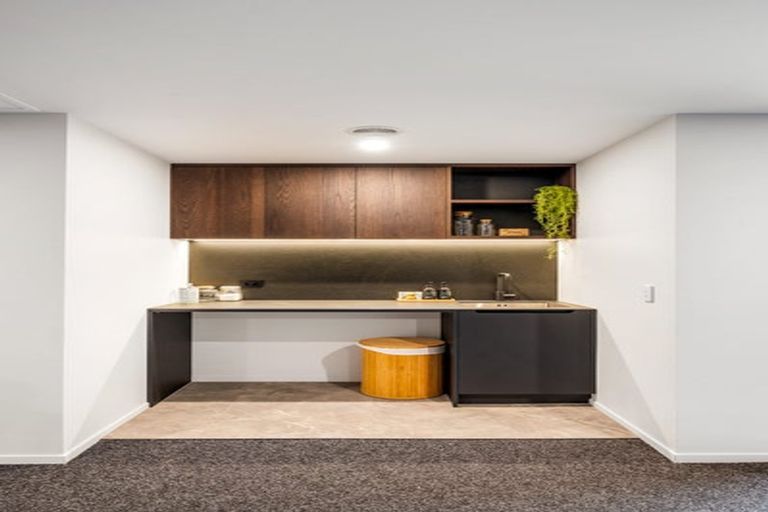 Photo of property in 72 Kirimoko Crescent, Wanaka, 9305