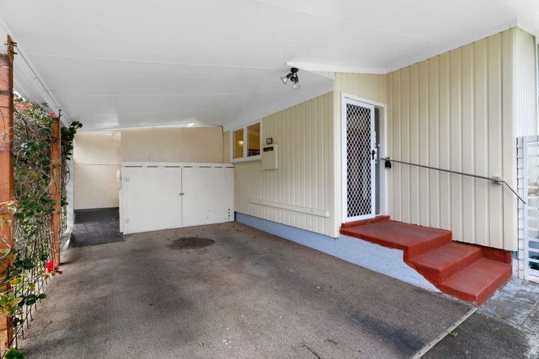 Photo of property in 23 Fernleigh Avenue, Waiuku, 2123