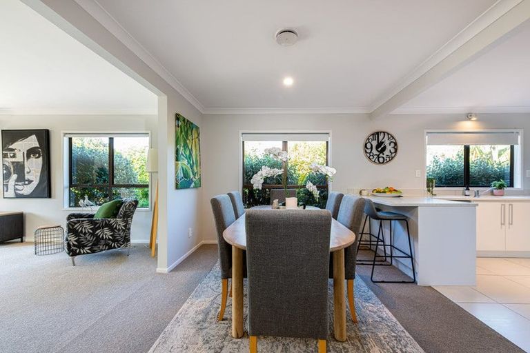 Photo of property in 8a Westbourne Road, Murrays Bay, Auckland, 0630