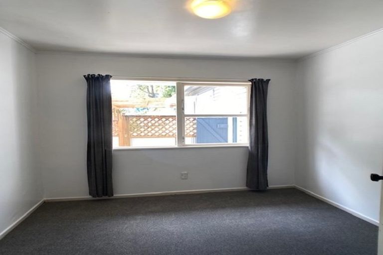 Photo of property in 50 Stottholm Road, Titirangi, Auckland, 0604