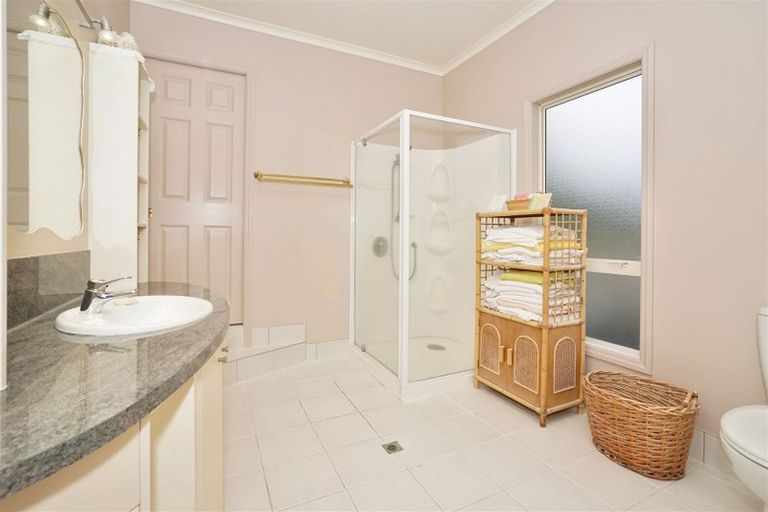 Photo of property in 16 Tironui Terrace, Western Heights, Hamilton, 3200