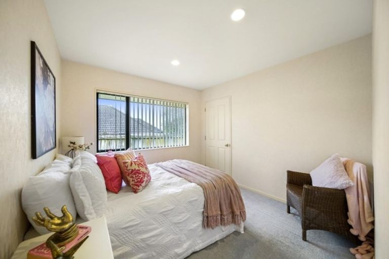 Photo of property in 22 Limerick Place, Dannemora, Auckland, 2016