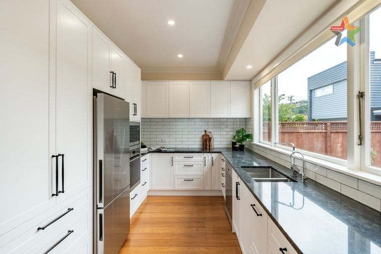 Photo of property in 21 Central Terrace, Alicetown, Lower Hutt, 5010