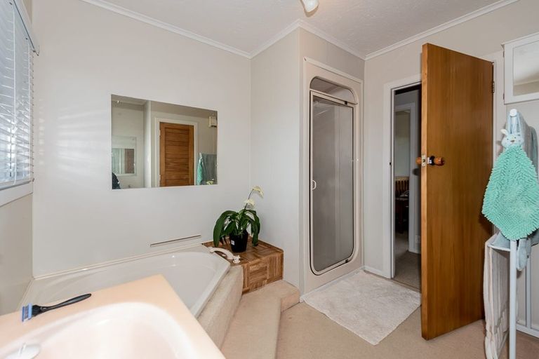 Photo of property in 16 Glamorgan Drive, Torbay, Auckland, 0630