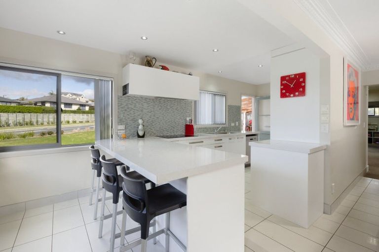 Photo of property in 242 Omokoroa Road, Omokoroa, 3114