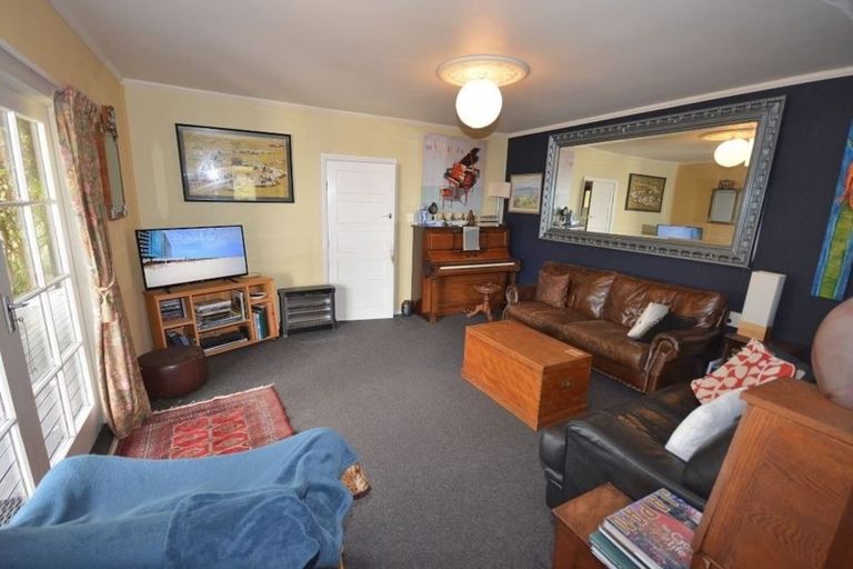 Photo of property in 1 Trig Hill Terrace, Waikanae Beach, Waikanae, 5036