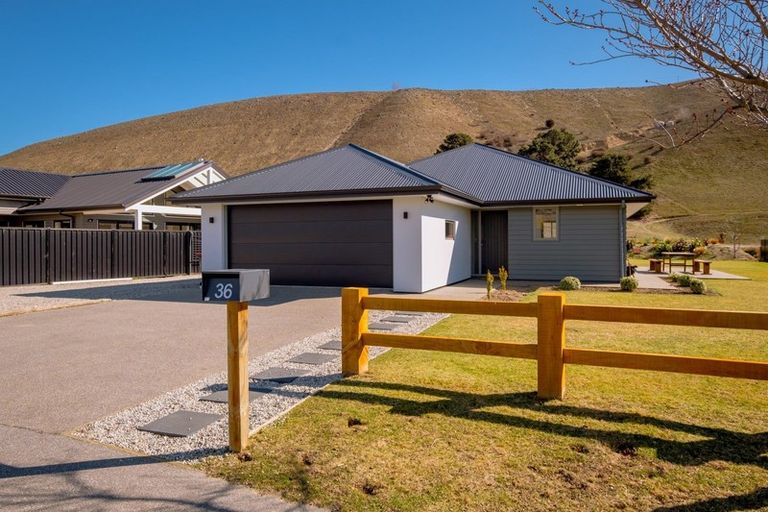 Photo of property in 36 Perriam Place, Mount Pisa, Cromwell, 9383