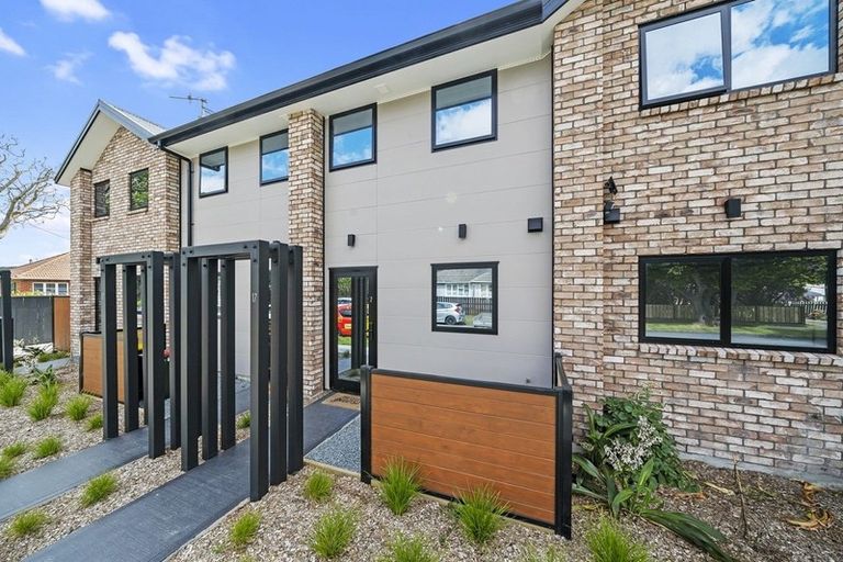 Photo of property in 2/17 Pearce Crescent, Taita, Lower Hutt, 5011