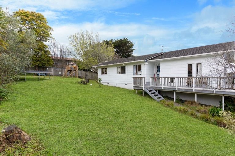 Photo of property in 20 Woodhouse Place, West Harbour, Auckland, 0618
