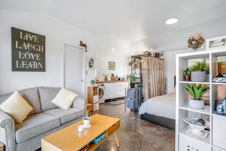 Photo of property in 1/2 Heathcote Road, Castor Bay, Auckland, 0620