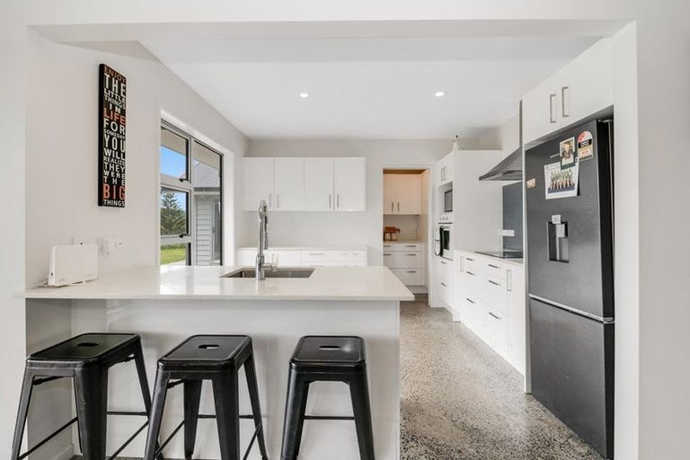 Photo of property in 2265 South Head Road, South Head, Helensville, 0874