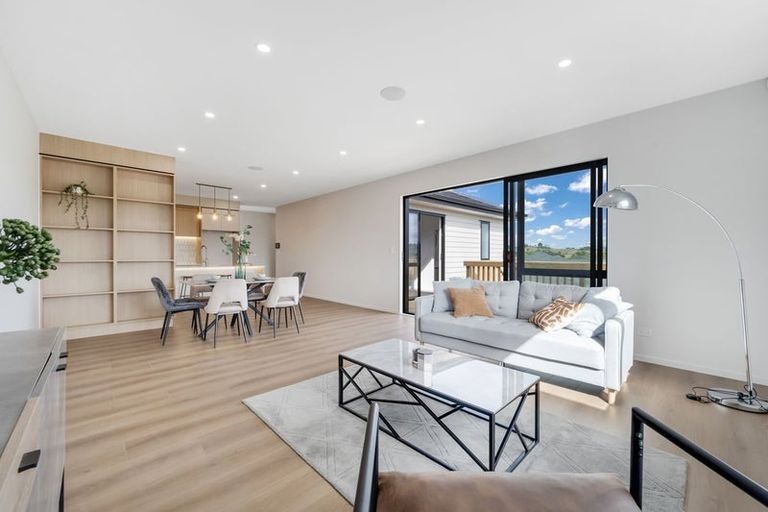 Photo of property in 12 Noble Lane, Pokeno, 2402