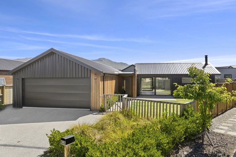 Photo of property in 5 Merivale Avenue, Wanaka, 9305