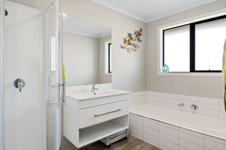 Photo of property in 10 Les Wakefield Road, Mapua, 7005