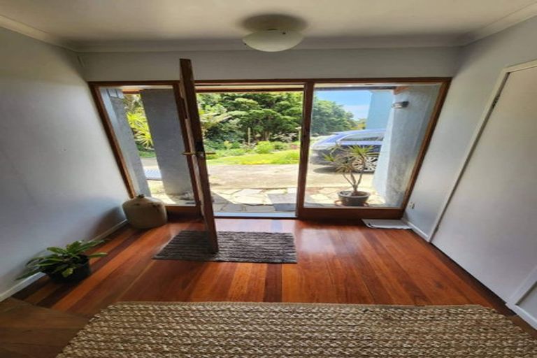 Photo of property in 95 Cornwallis Road, Cornwallis, Auckland, 0604