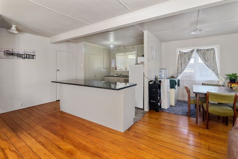 Photo of property in 8a Farnworth Avenue, Holdens Bay, Rotorua, 3010