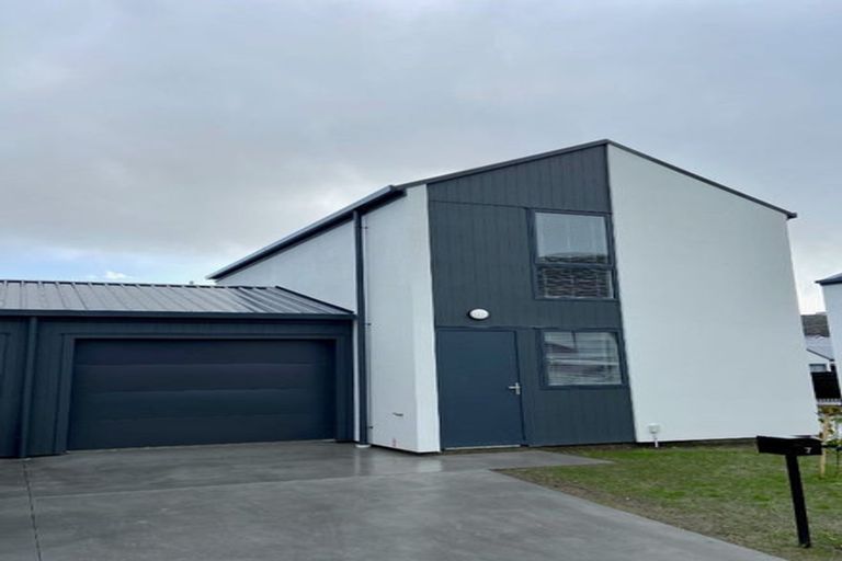 Photo of property in 7 Wheatsheaf Lane, Heathcote Valley, Christchurch, 8022