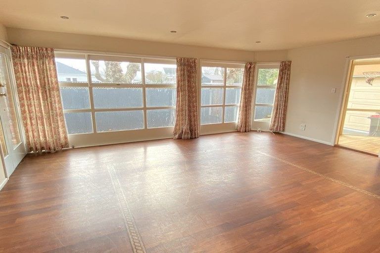 Photo of property in 32 Strowan Road, Strowan, Christchurch, 8052