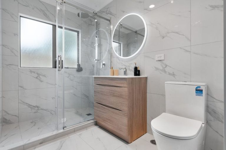 Photo of property in 1 Ashmere Lane, Weymouth, Auckland, 2103