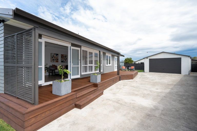 Photo of property in 17 Lipscombe Crescent, Havelock North, 4130
