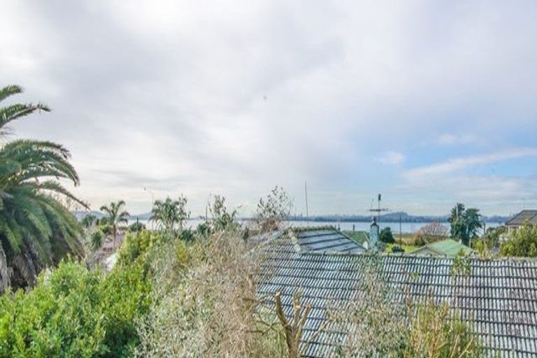 Photo of property in 1/3 Gloria Avenue, Te Atatu Peninsula, Auckland, 0610