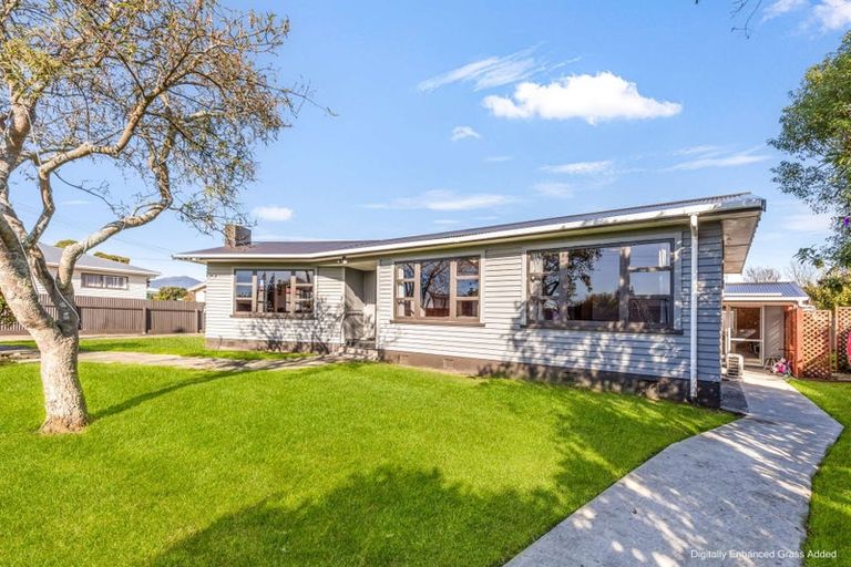 Photo of property in 13 Mako Mako Road, Levin, 5510