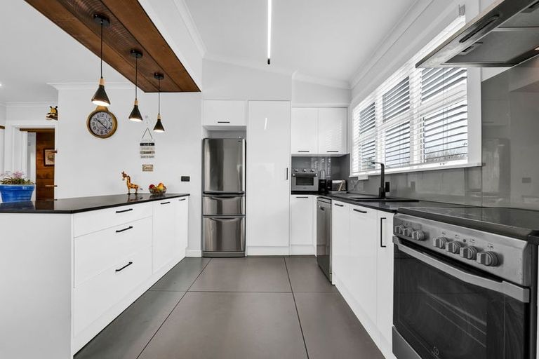 Photo of property in 32 Collins Street, Hawera, 4610