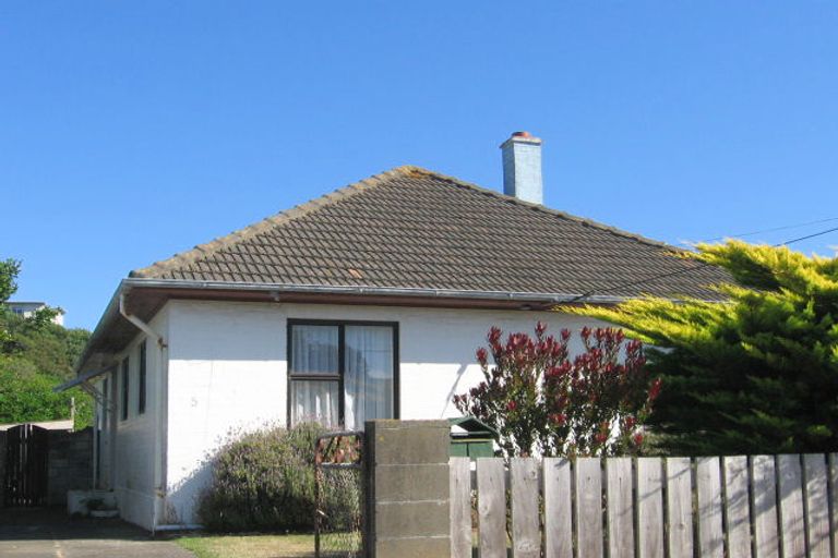 Photo of property in 5 Leveson Street, Strathmore Park, Wellington, 6022