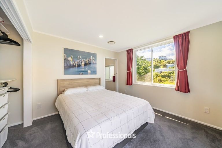 Photo of property in 127 Normandale Road, Normandale, Lower Hutt, 5010