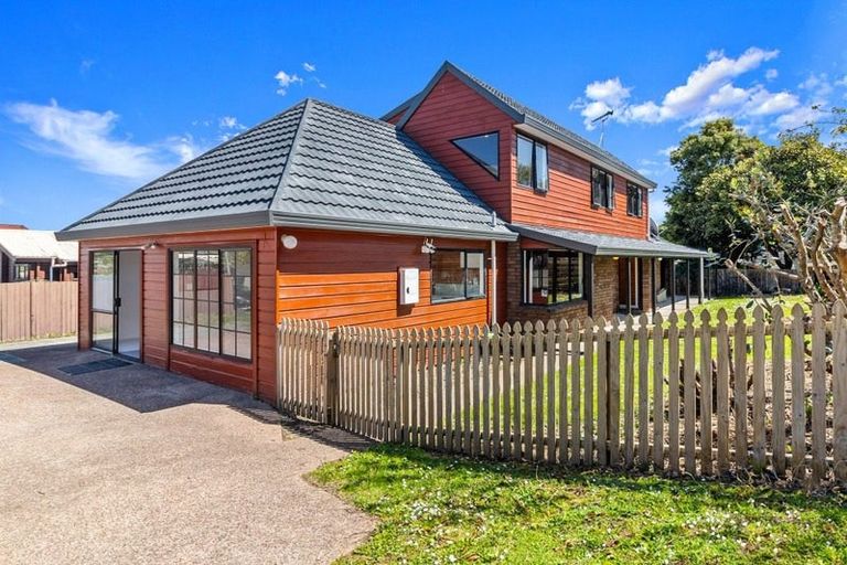 Photo of property in 117 Botany Road, Botany Downs, Auckland, 2010