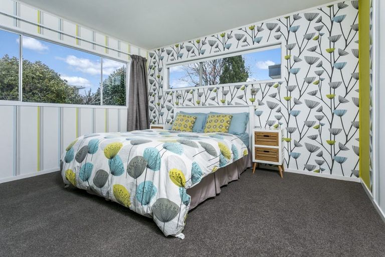 Photo of property in 2/4 Coronation Road, Glenfield, Auckland, 0627
