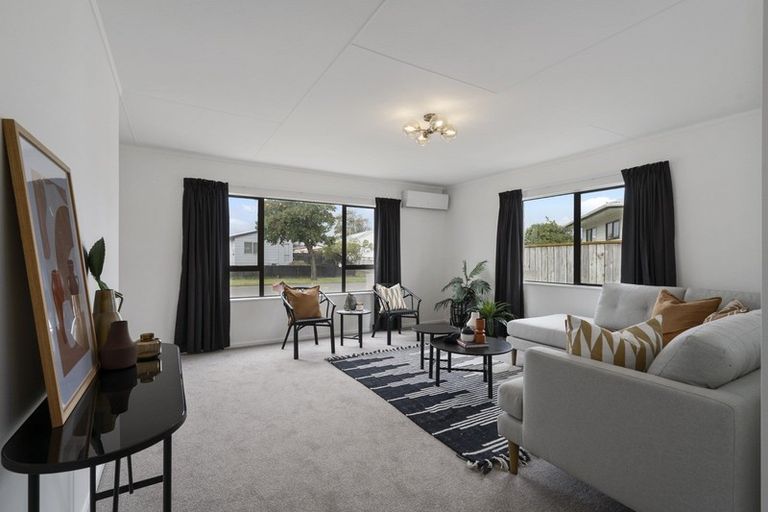 Photo of property in 69 Hillcrest Drive, Kelvin Grove, Palmerston North, 4414