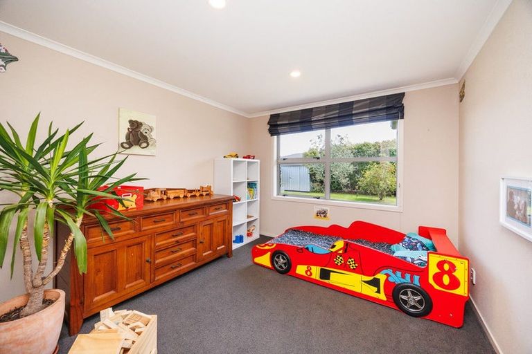 Photo of property in 49 Rodeo Drive, Kelvin Grove, Palmerston North, 4414