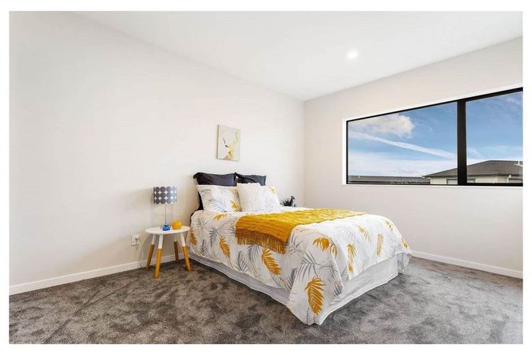 Photo of property in 18 Willowherb Lane, Hobsonville, Auckland, 0616