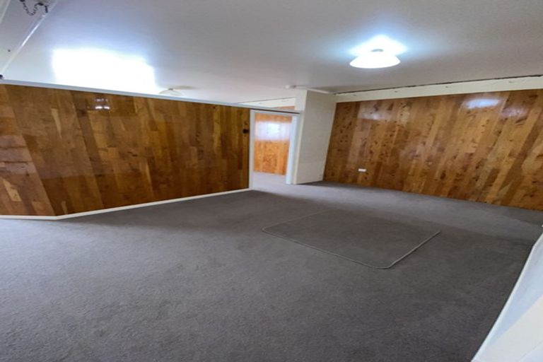 Photo of property in 1 Kingsclere Place, Goodwood Heights, Auckland, 2105