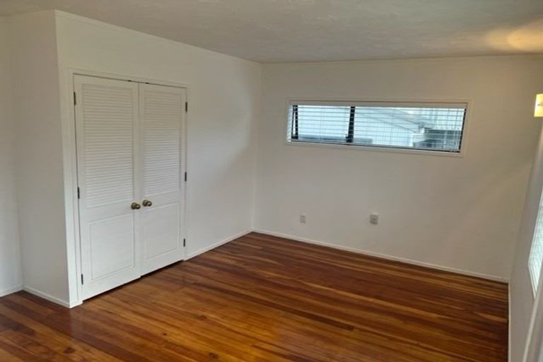 Photo of property in 1/28 Sandown Road, Rothesay Bay, Auckland, 0630