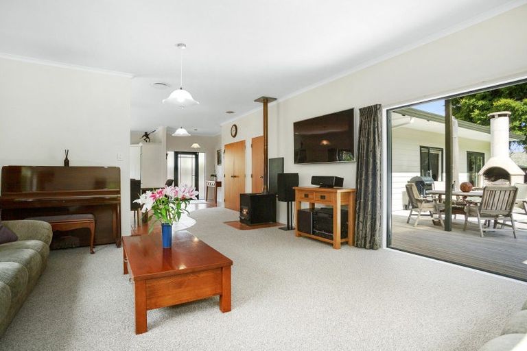 Photo of property in 11 Pokaka Street, Birchville, Upper Hutt, 5018