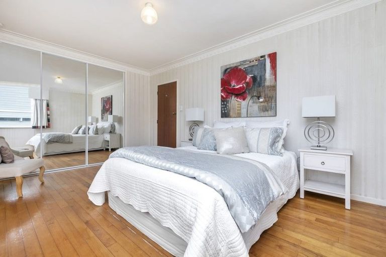 Photo of property in 1 Downing Street, Glenfield, Auckland, 0629