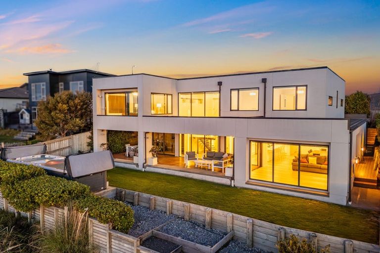 Photo of property in 91 Endeavour Drive, Whitby, Porirua, 5024