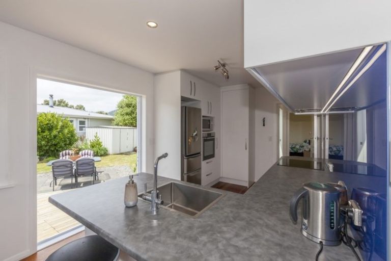 Photo of property in 14 Arawhata Road, Paraparaumu, 5032