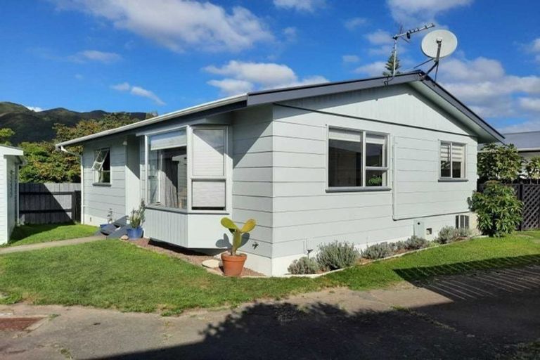 Photo of property in 6a Awamutu Grove, Waiwhetu, Lower Hutt, 5010