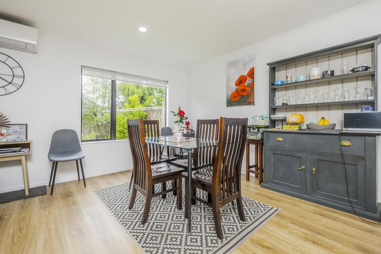 Photo of property in 3/2 Sunnydale Place, Oteha, Auckland, 0632