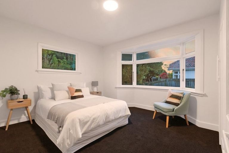 Photo of property in 211 Centaurus Road, Saint Martins, Christchurch, 8022